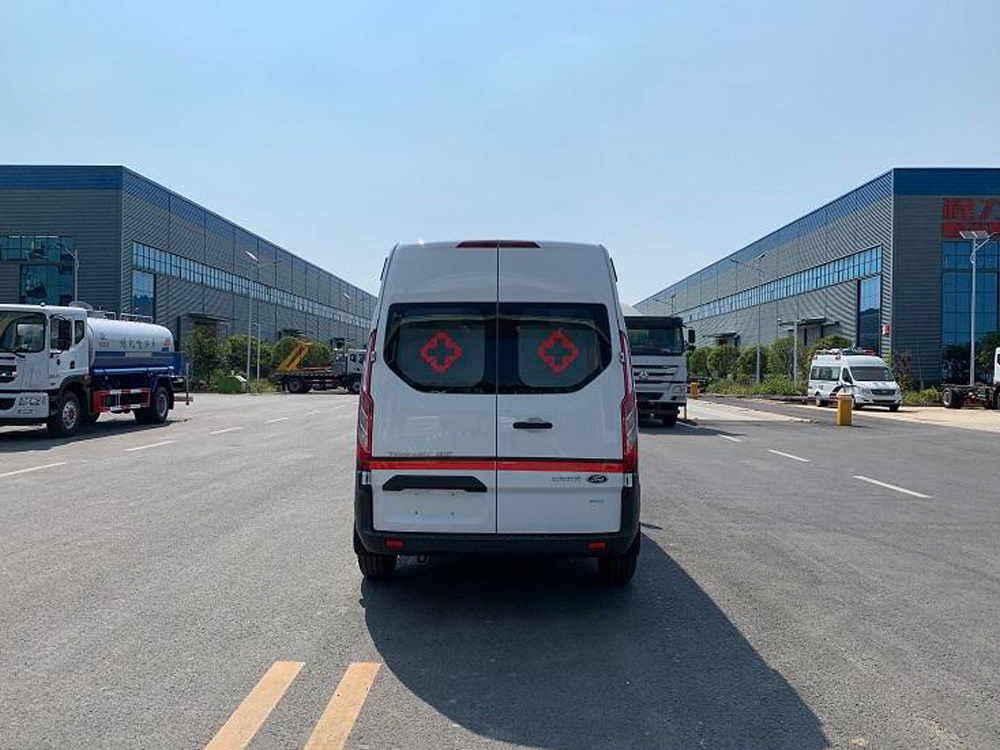 國六新全順V362中軸中頂負(fù)壓救護車