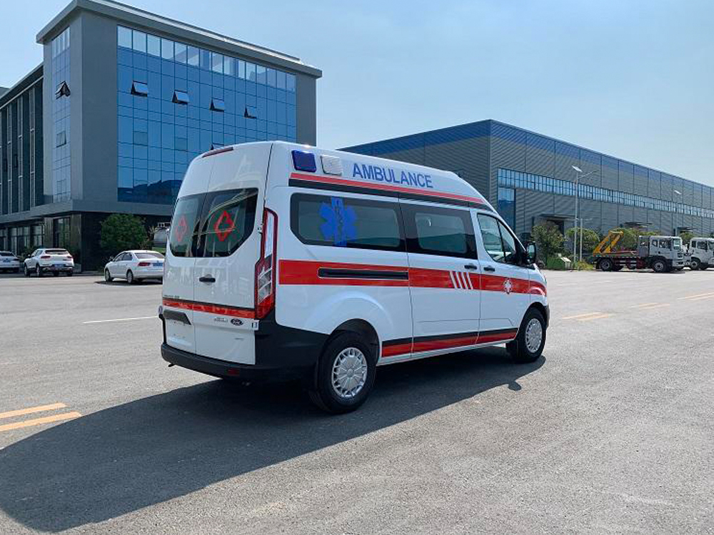 國六新全順V362中軸中頂負(fù)壓救護車