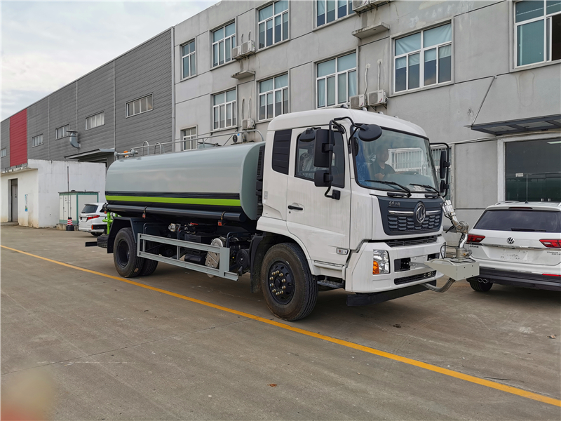 国六东风天锦15吨洒水车